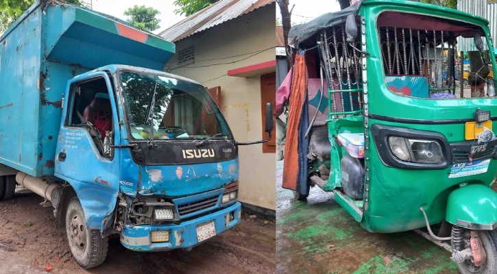 হাজীগঞ্জে কাভার্ডভ্যানের চাপায় অটোরিকশার যাত্রী নিহত